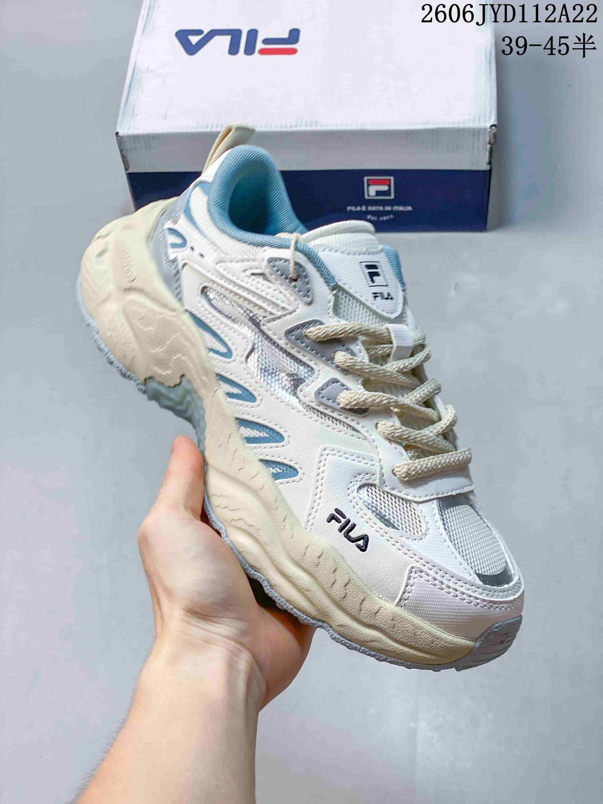 FILA 612520ASUOI Retro Sneakers, White and Blue