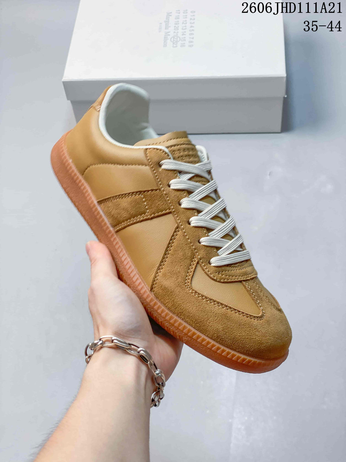 Maison Margiela Replica Low-Top Sneakers in Tan