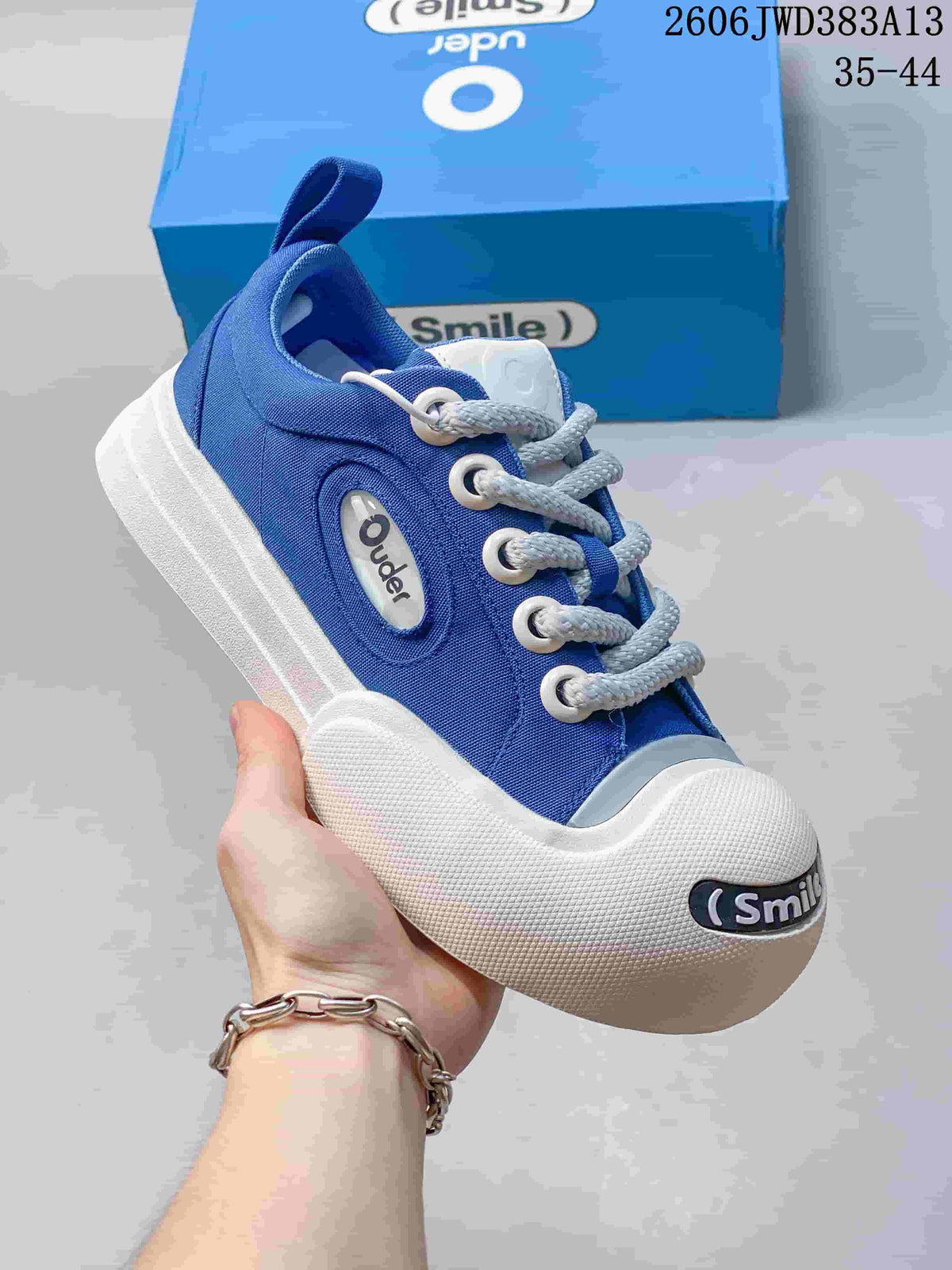 Ocai 002 Smile Blue Low-Top Canvas Sneakers