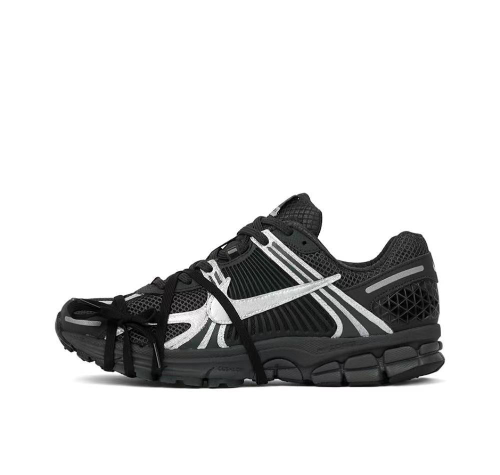 Nike BV1358-002 Black Low-Top Running Shoes