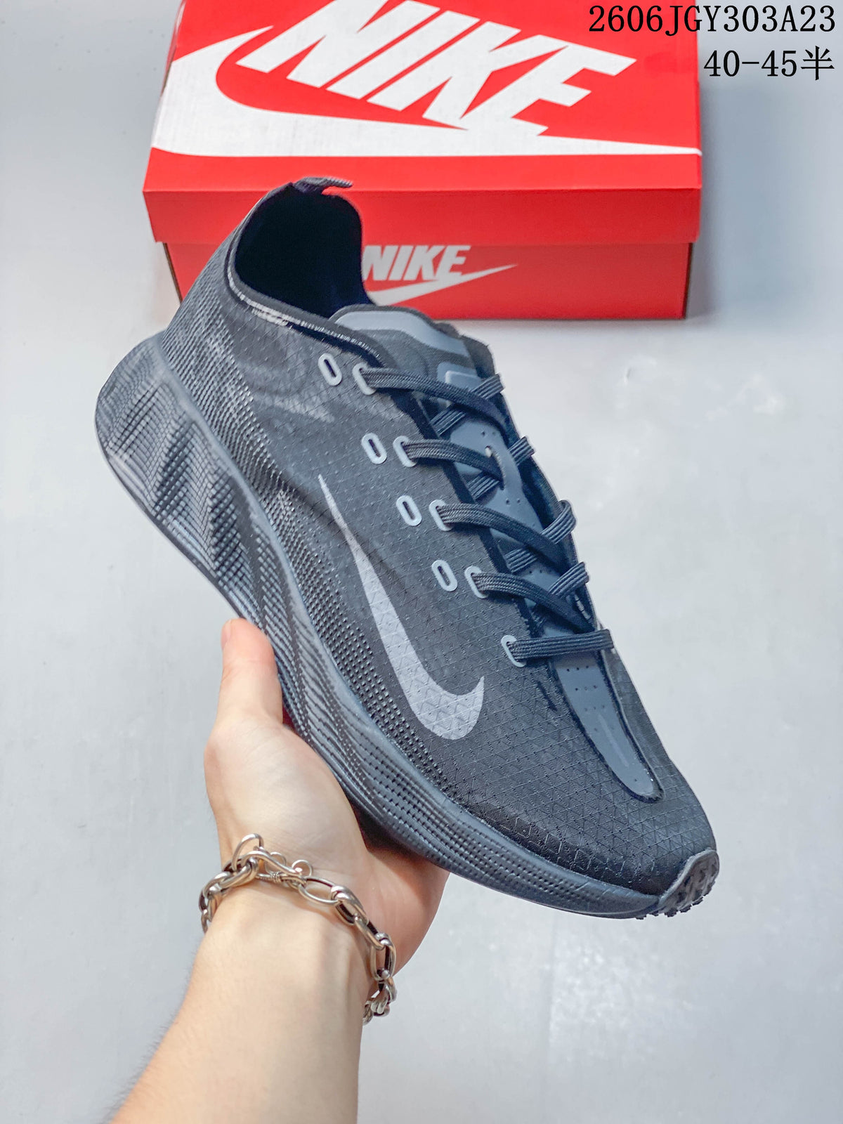 Nike Ava Rover Low-Top Running Shoes in Charcoal