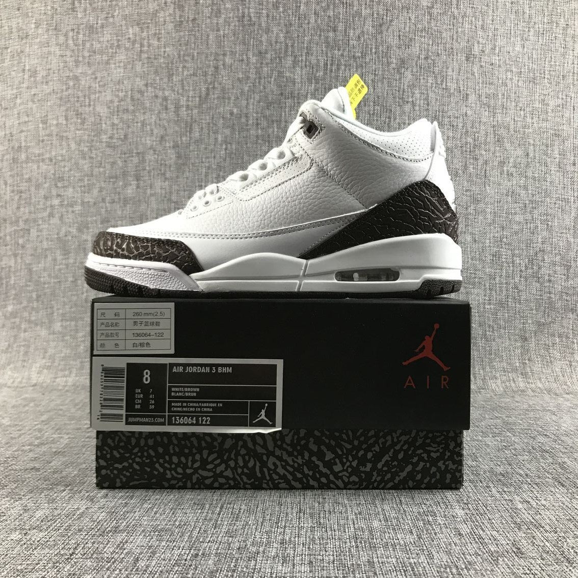 Side view of the sneaker on its box; the visible label shows size US 8, EU 41, CM 26 and product code 136064-122.