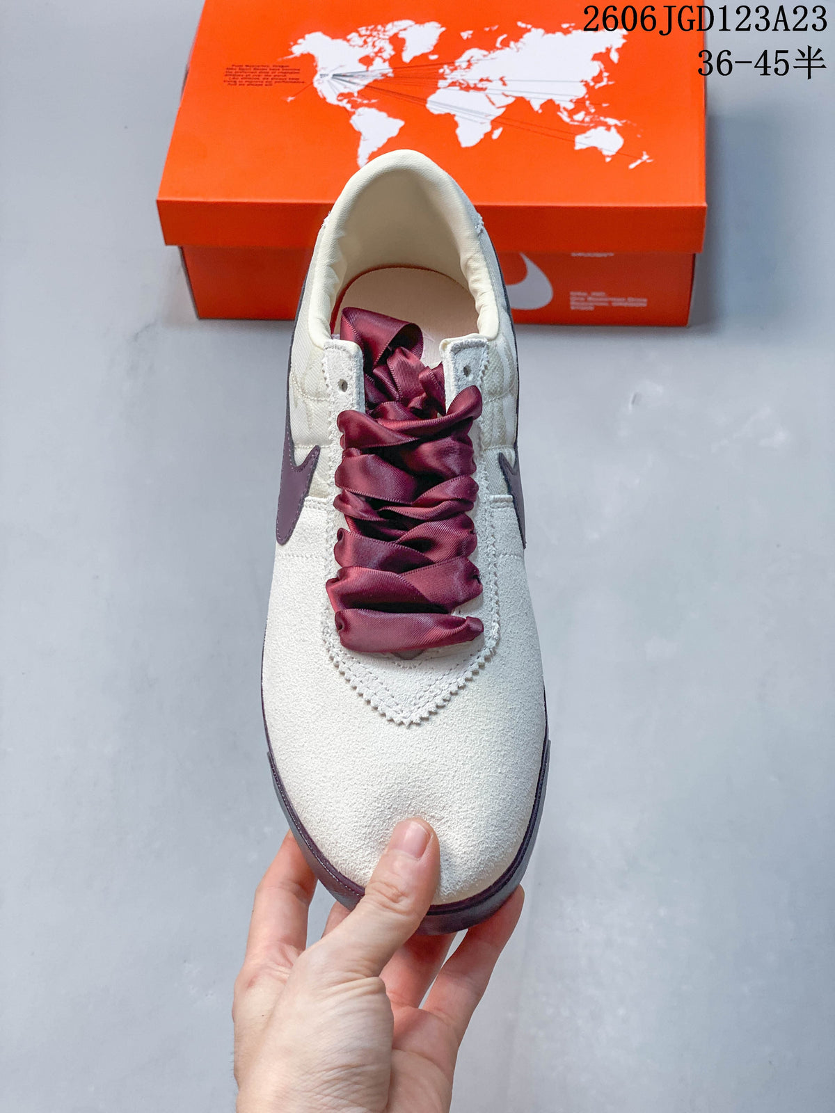 Nike Astro Grabber Low-Top Sneakers IQ3367-299