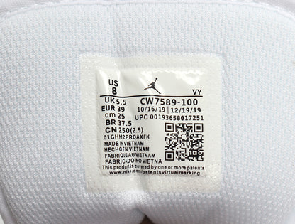 Inner sneaker label showing US 8, UK 5.5, EUR 39, CM 25, style code CW7589-100 and Vietnam origin text.