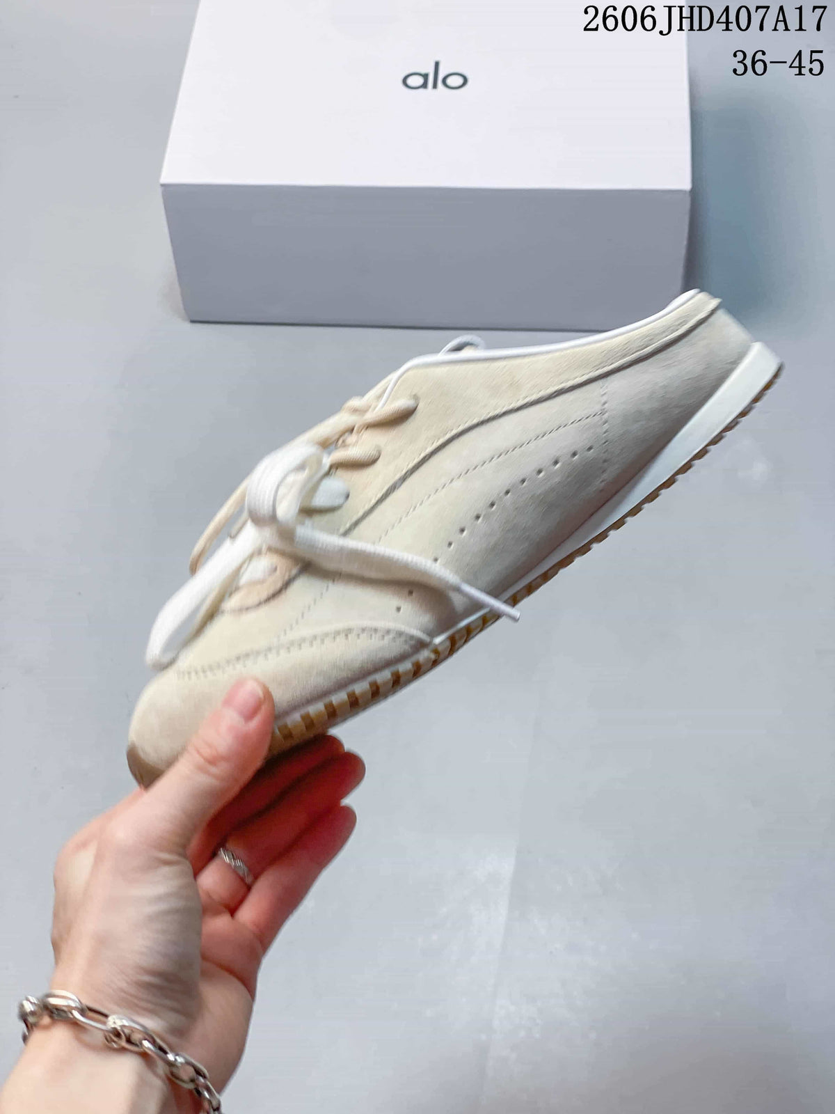 Alo Yoga Sunset Sneaker in Cream