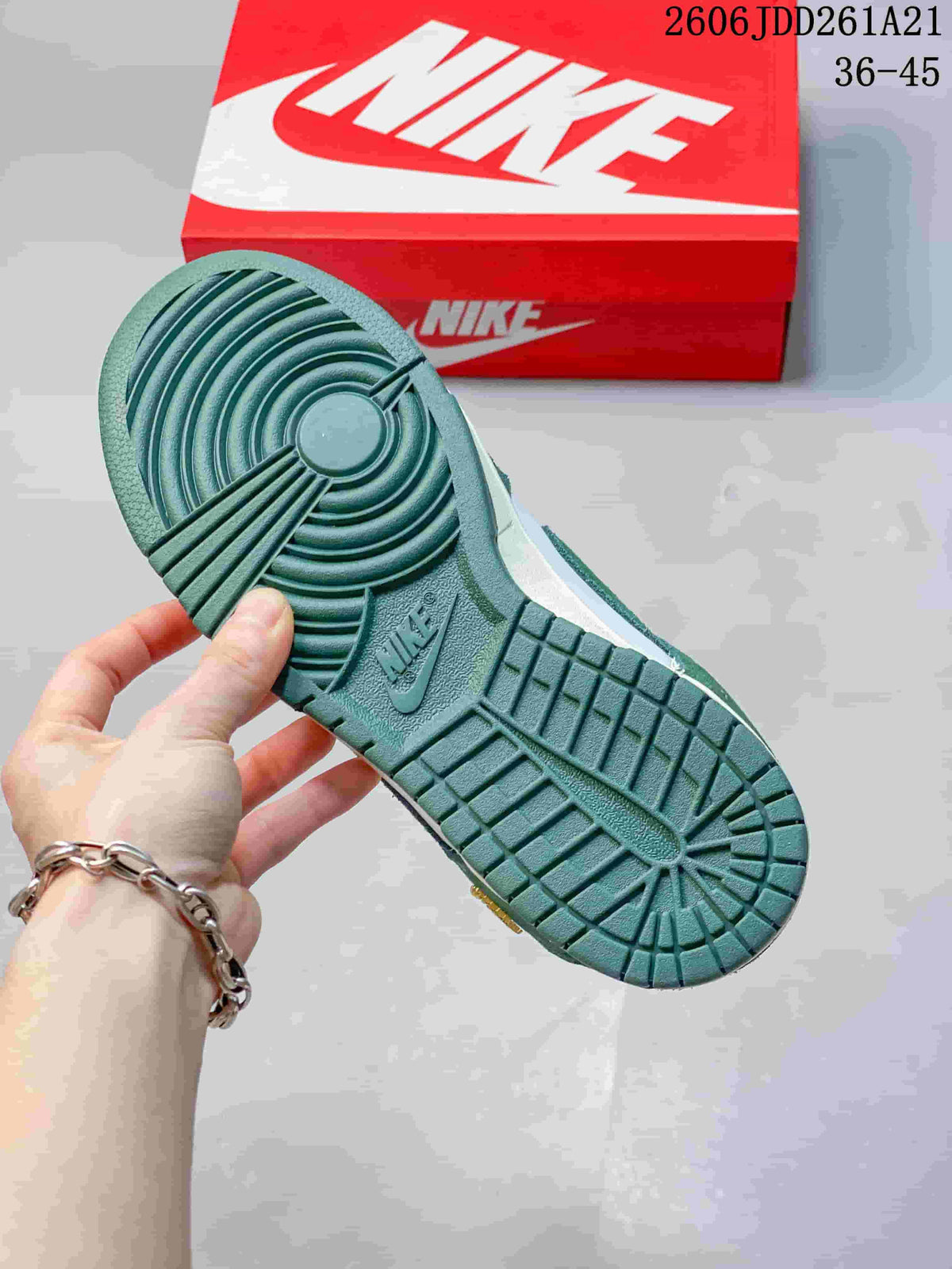 Nike Dunk Low Green and White Sneakers 06JDD261A21