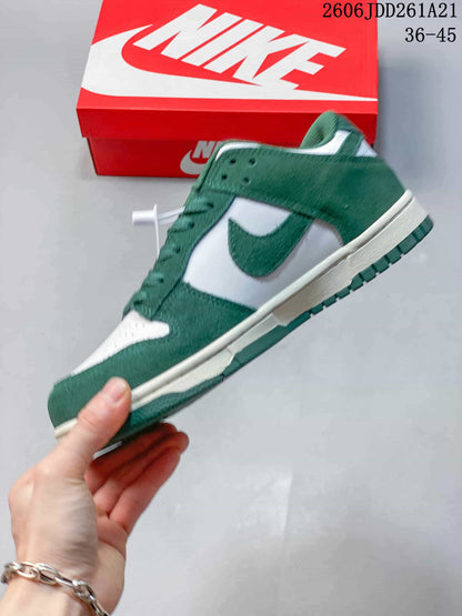 Nike Dunk Low Green and White Sneakers 06JDD261A21