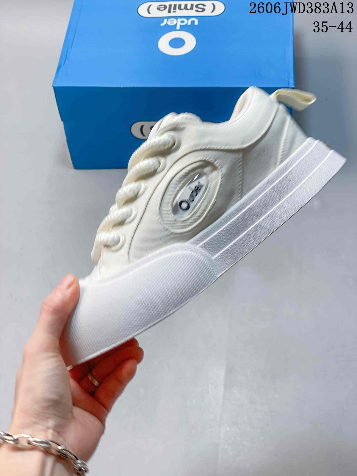 Ocai 002 Smile White Low-Top Lace-Up Sneakers