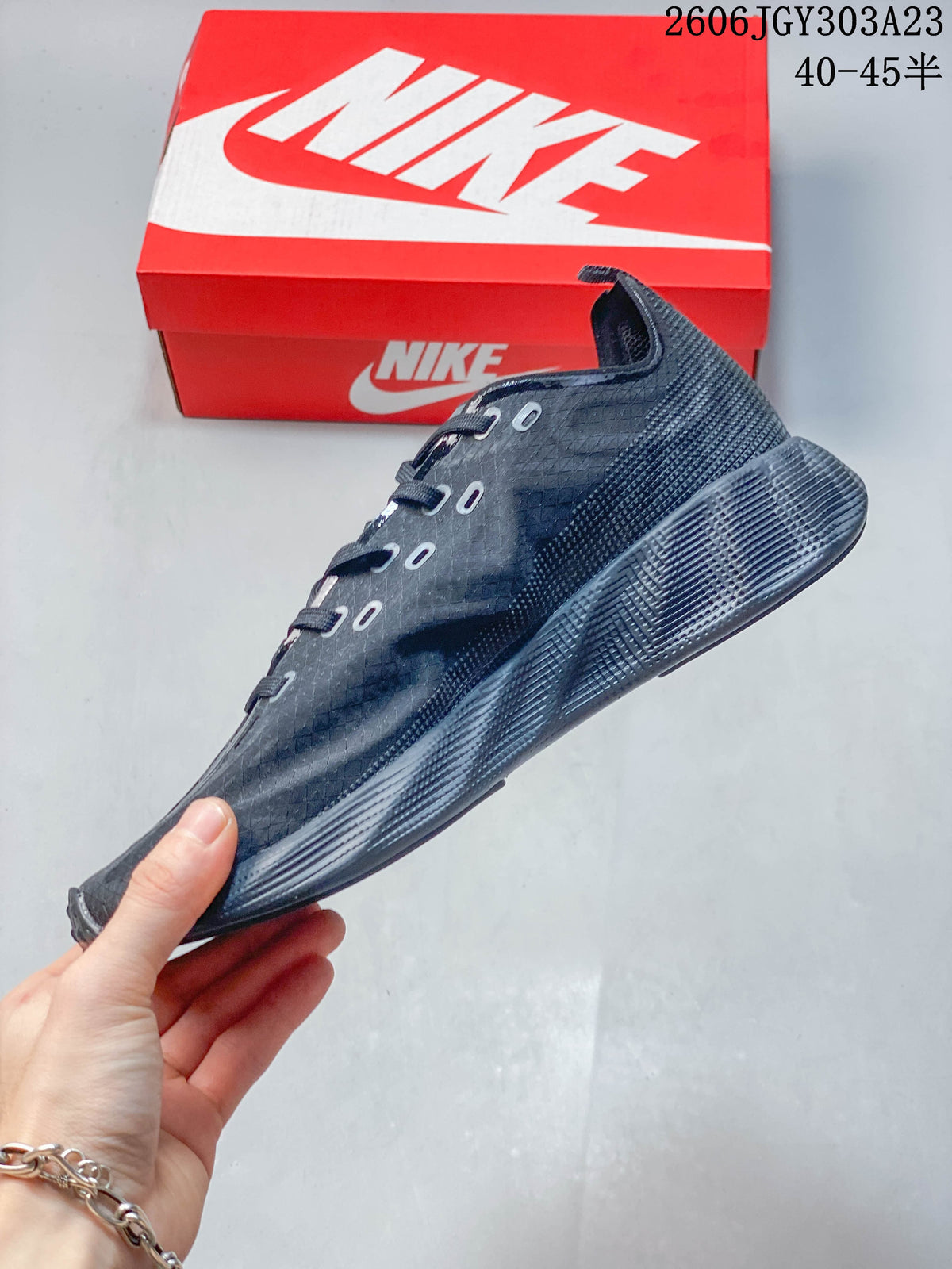 Nike Ava Rover Low-Top Running Shoes in Charcoal
