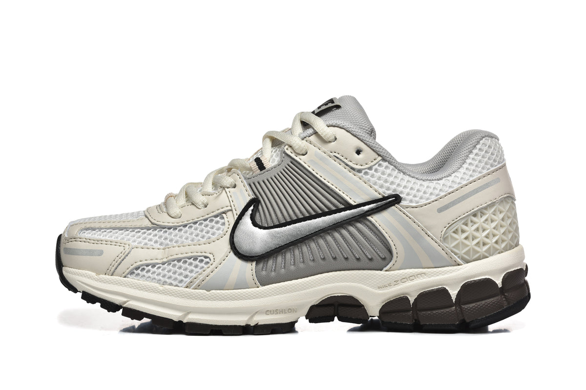 Nike Zoom Vomero 5 Sneakers in Cream and Silver