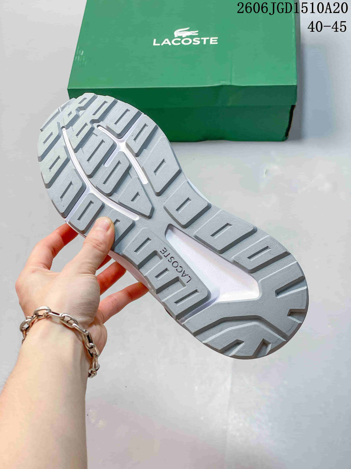 Lacoste 611140ASEQQ White and Grey Low-Top Sneakers