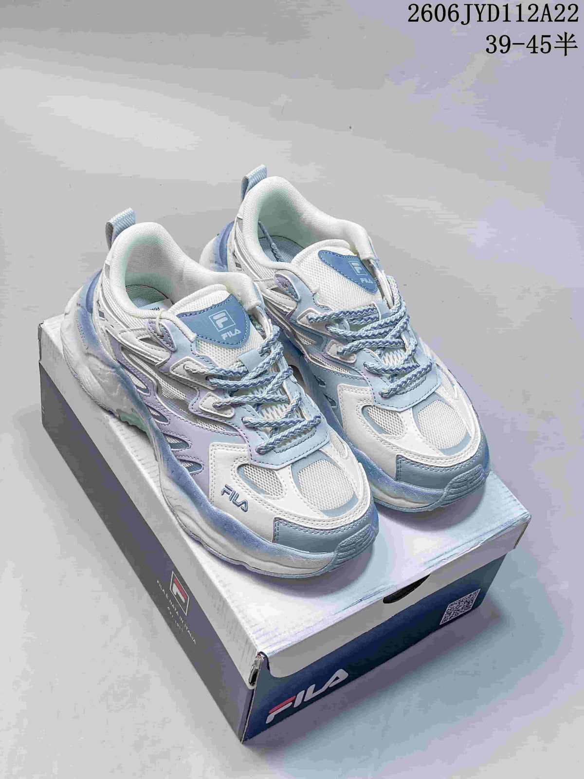 FILA 612520ASUOI Retro Chunky Sneakers in White and Blue