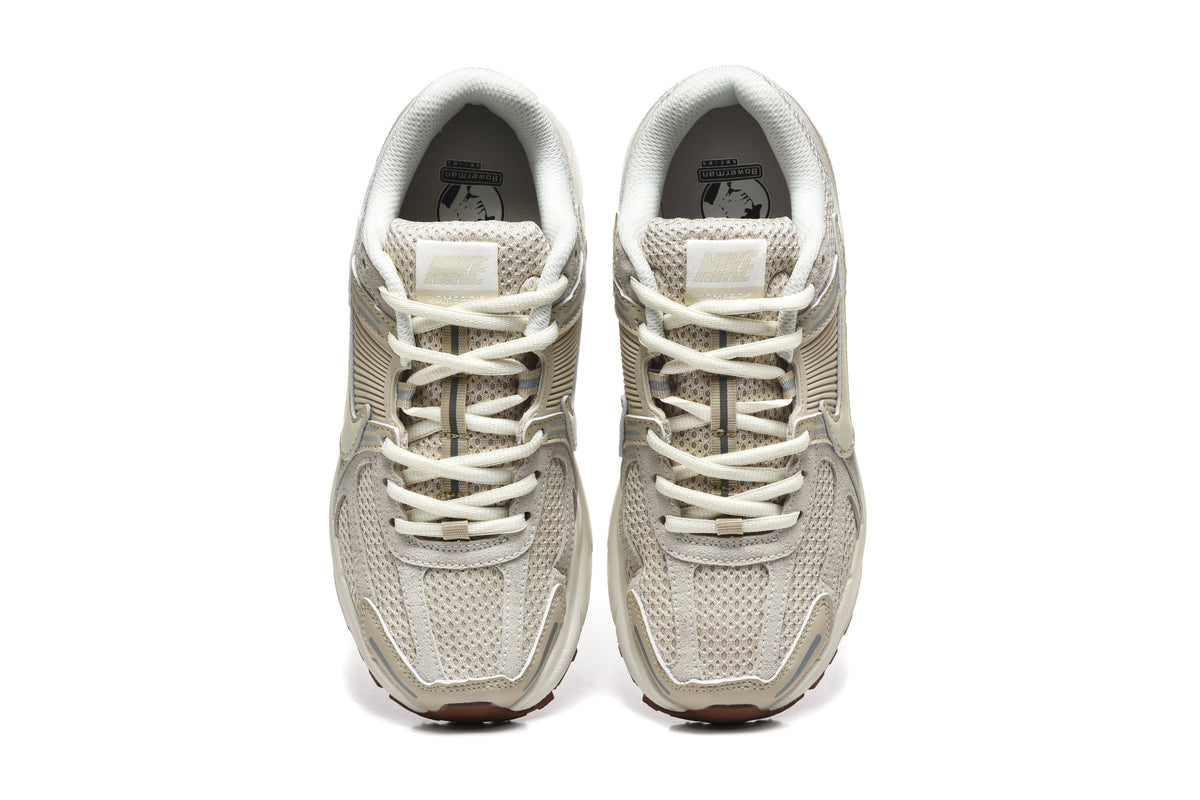 Nike Zoom Vomero 5 Sneakers in Neutral Beige