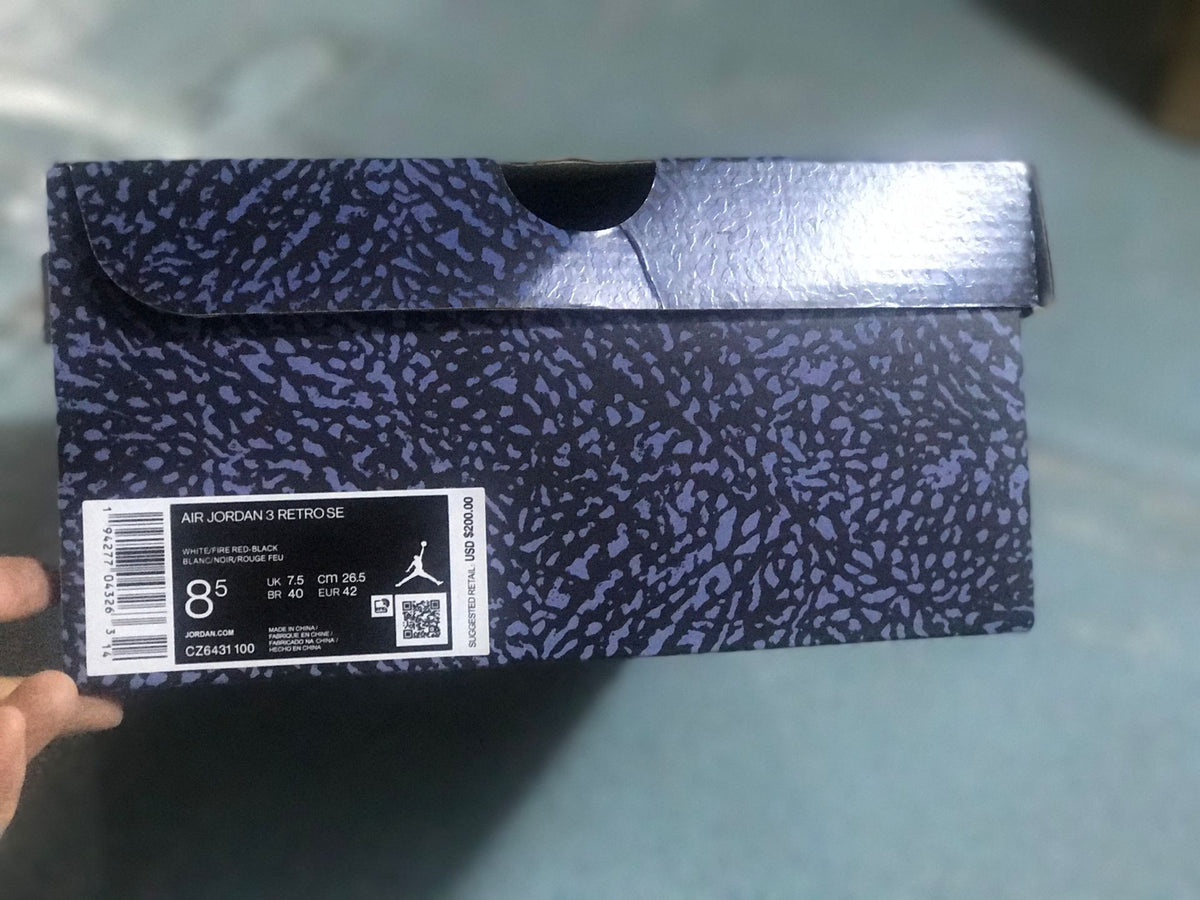 Jordan 3 Retro SE box label showing size and colorway