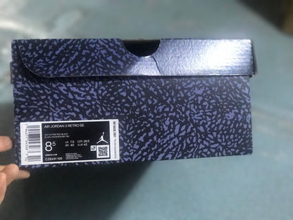 Jordan 3 Retro SE box label showing size and colorway
