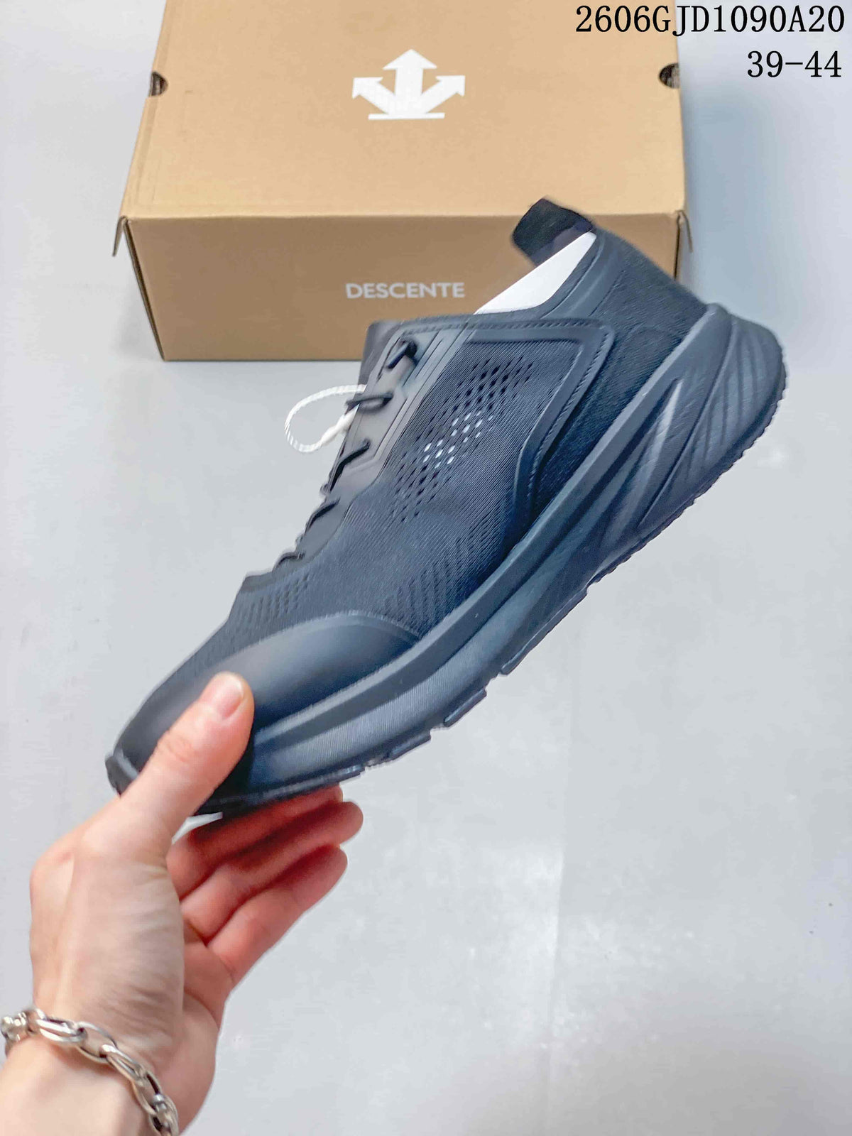 Descente Lavitate 3.0 Wire Running Shoes, Dark Gray