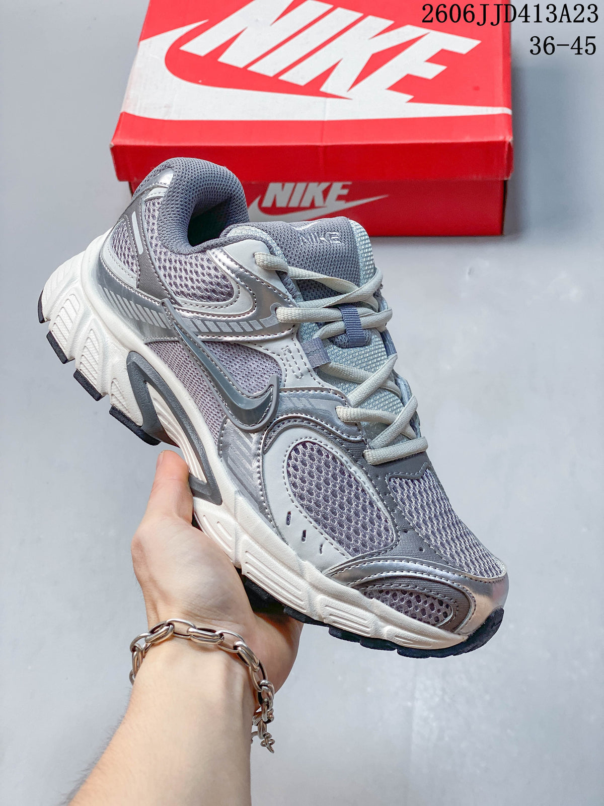 Nike Air Zoom Winflo 12 Running Sneakers