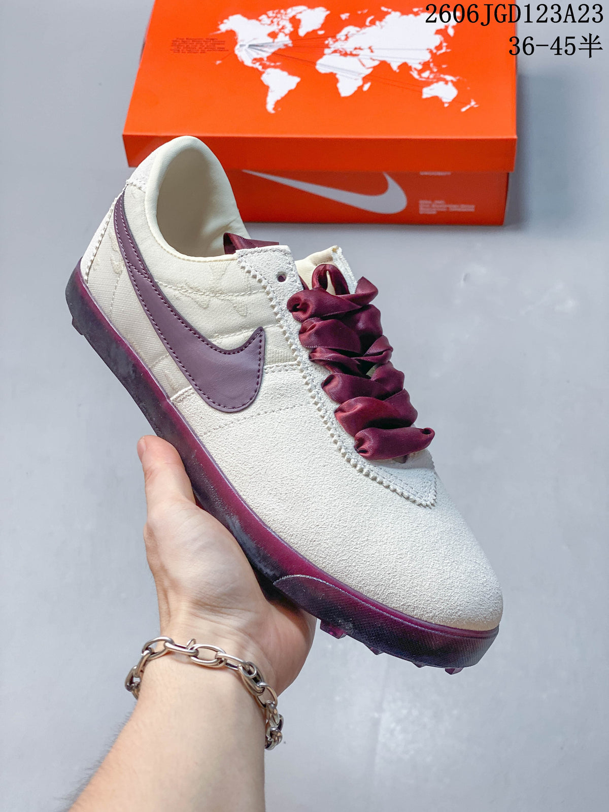 Nike Astro Grabber Low-Top Sneakers IQ3367-299