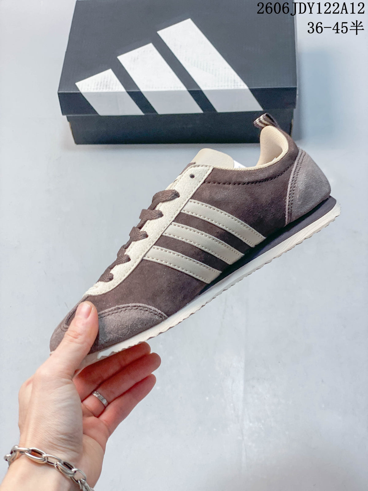 Adidas Originals VS JOG 2.0 Low-Top Sneakers JS1123