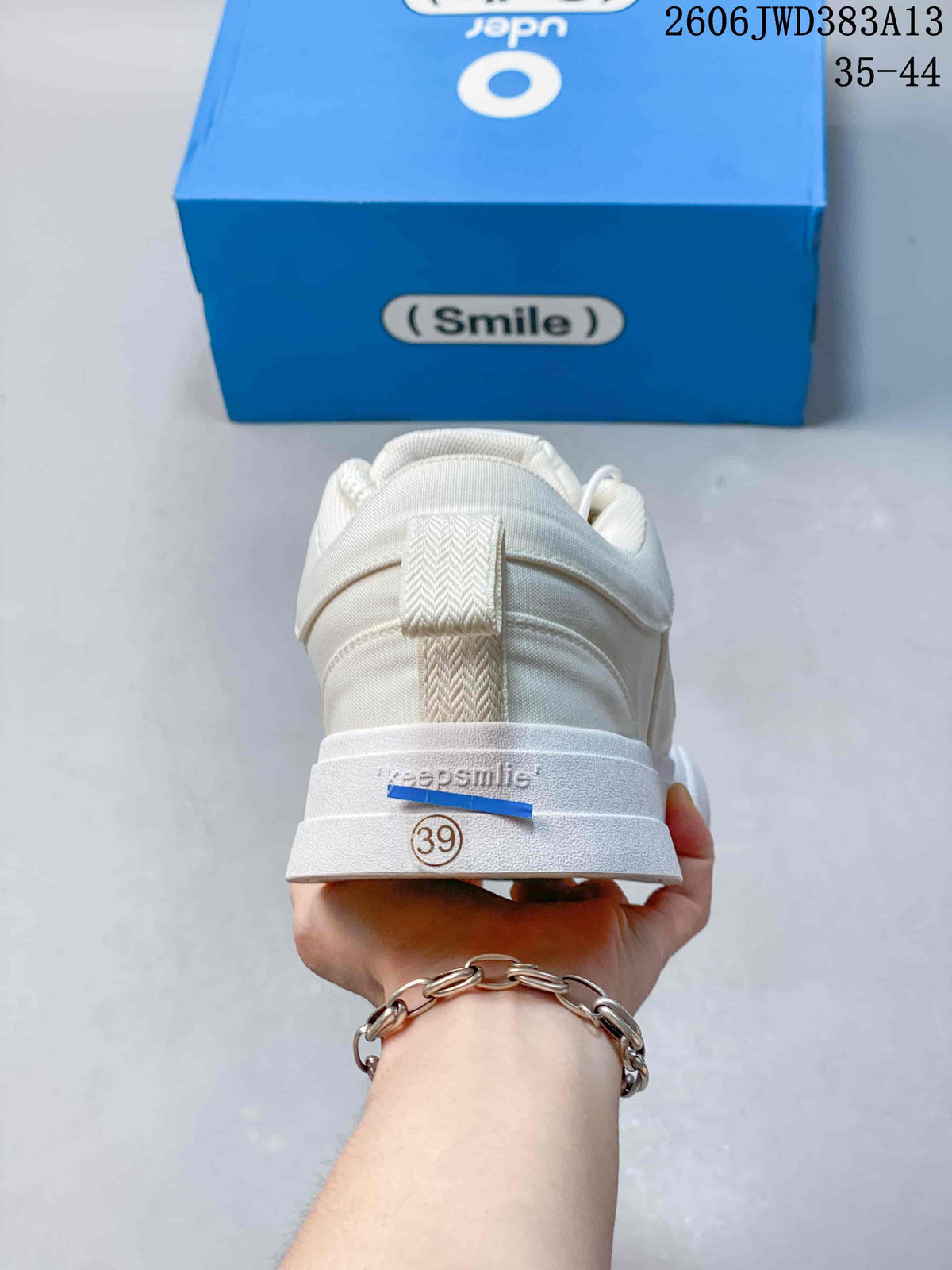 Ocai 002 Smile White Low-Top Lace-Up Sneakers