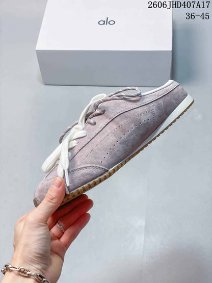 Alo Yoga Sunset Sneaker in Mauve