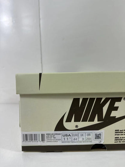 Shoebox label showing Air Jordan 1 Low, style code DZ4137-700, US 11.5, EU 44, UK 9 and CM 28.5.