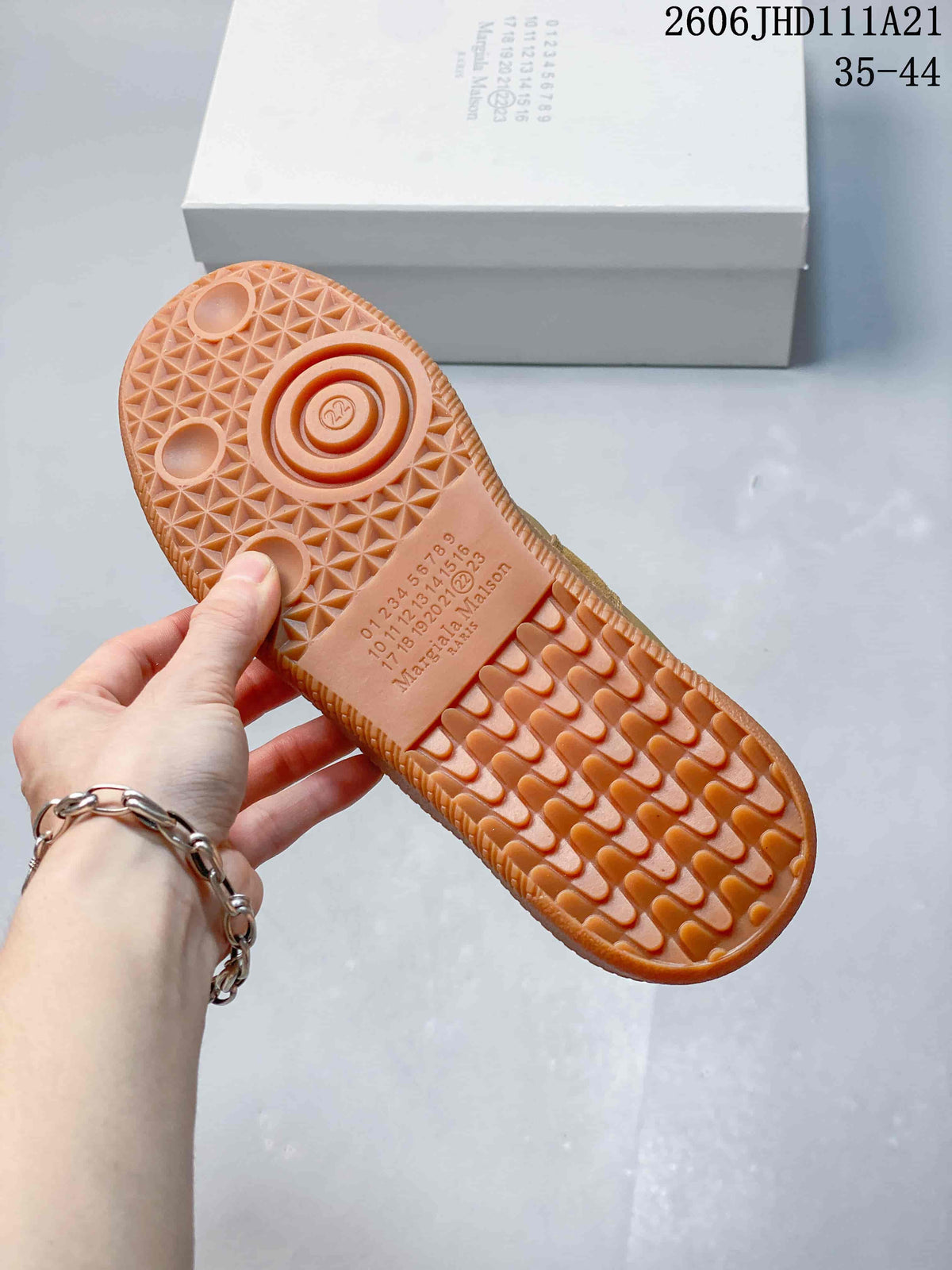 Maison Margiela Replica Low-Top Sneakers in Tan
