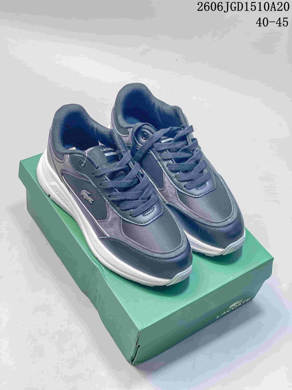 Lacoste 611140ASEQQ Grey and Navy Low-Top Sneakers