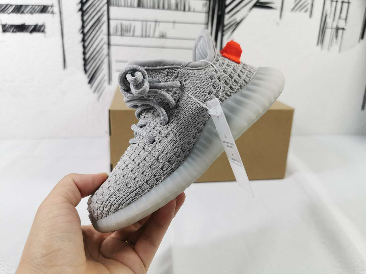Yeezy 350 V2 Kids Sneakers in Light Grey and Coral