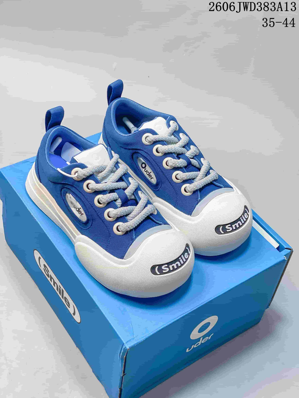 Ocai 002 Smile Blue Low-Top Canvas Sneakers