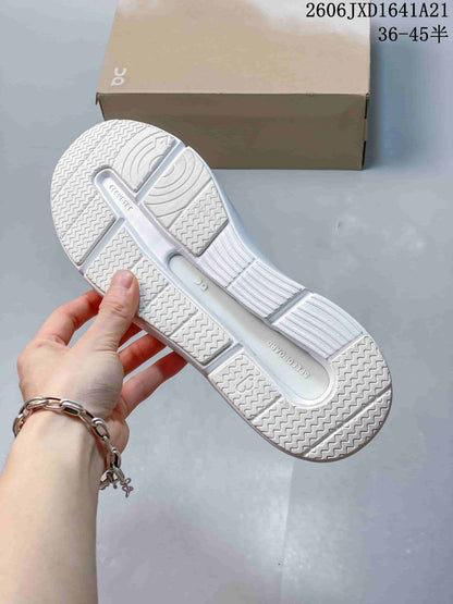On The Roger White Low-Top Sneakers