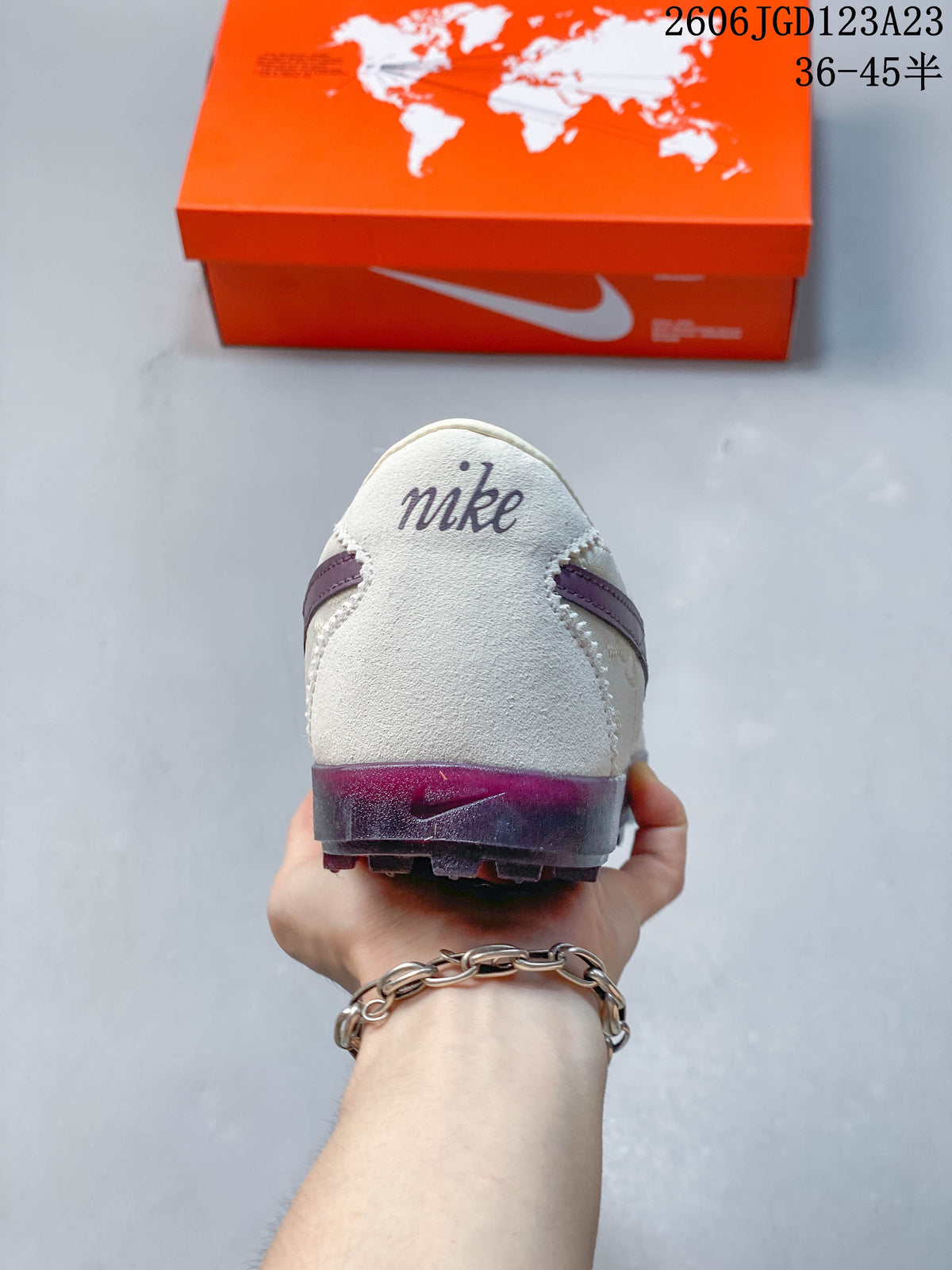Nike Astro Grabber Low-Top Sneakers IQ3367-299