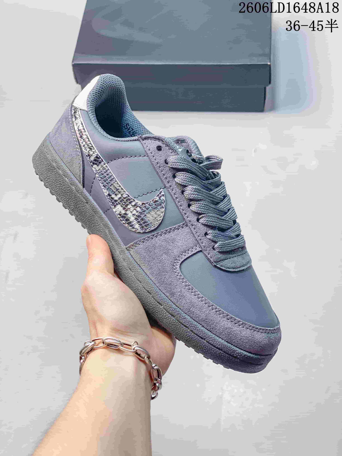 Nike Field General 82 SP Low-Top Sneakers