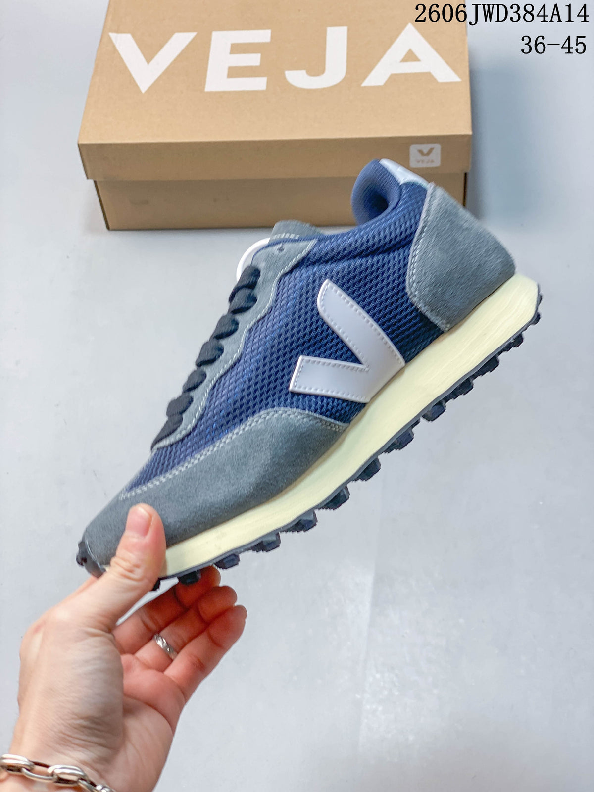 Veja Esplar Sneakers in Navy and Grey