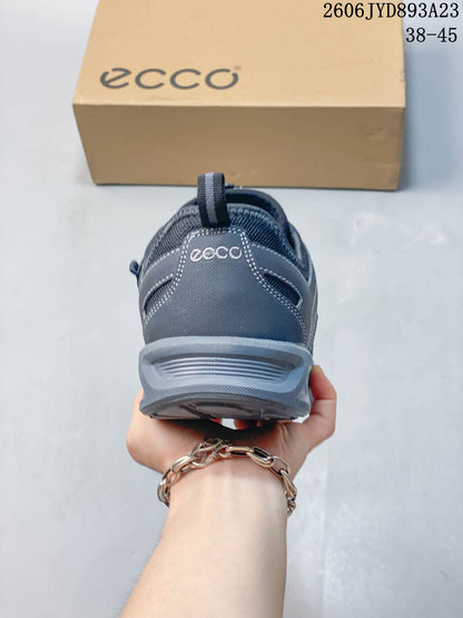 ECCO Sko Low-Top Hiking Shoes in Gray