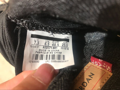 Size label inside the shoe showing US 7.5, UK 6.5, EUR 40.5 and CM 25.5.