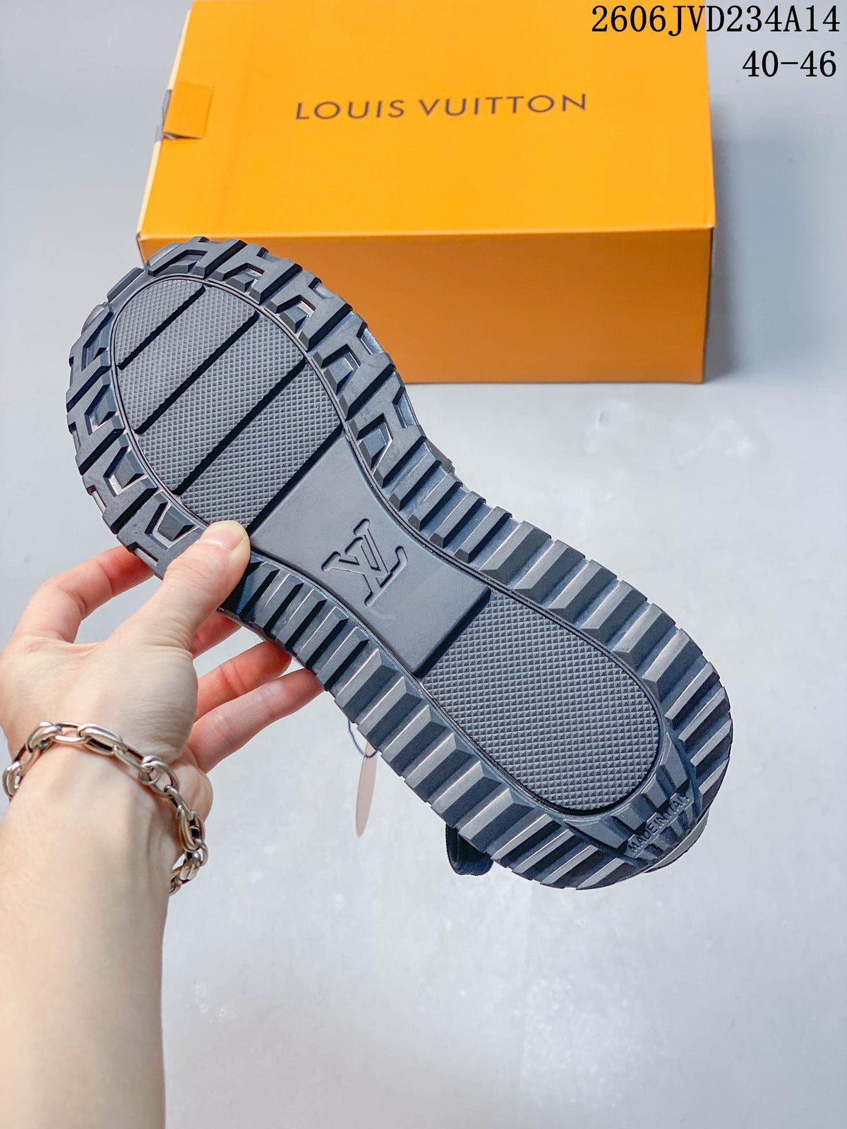 Louis Vuitton Run Away Low-Top Sneakers in Gray