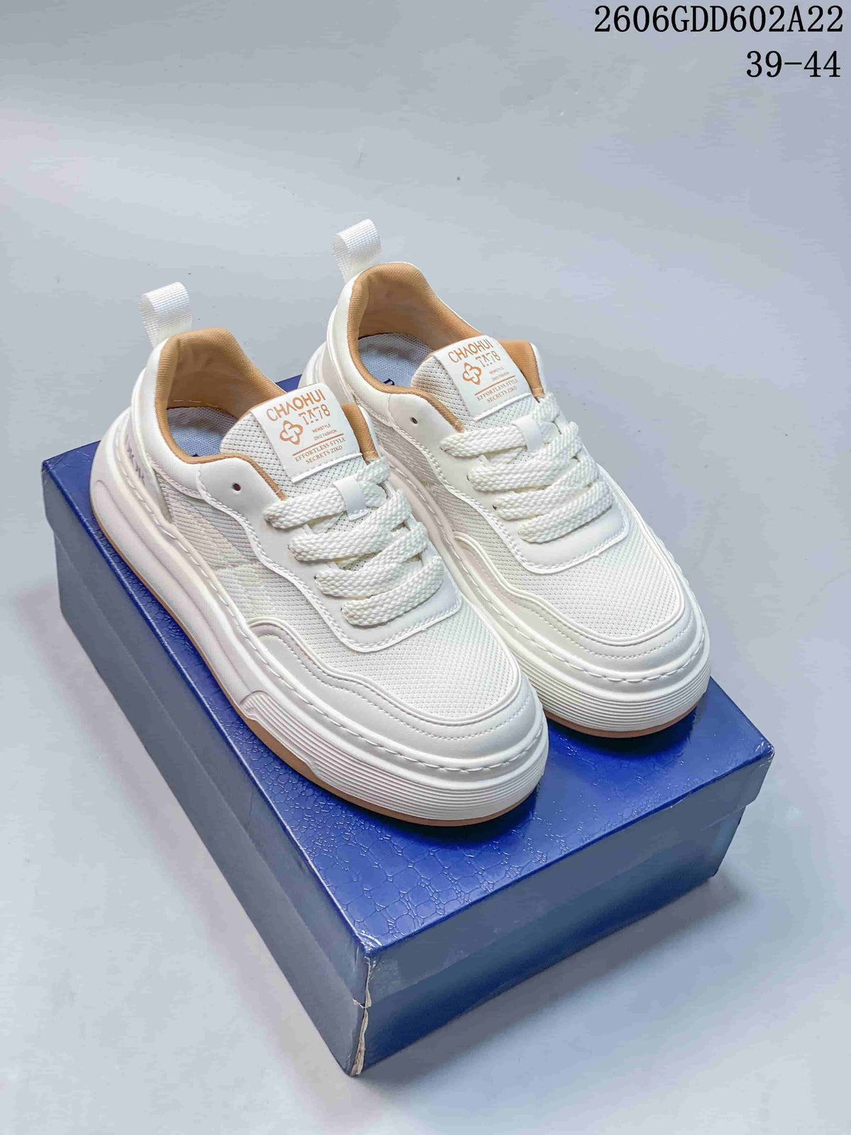 Gucci Screener GG Low-Top Sneakers, White and Navy