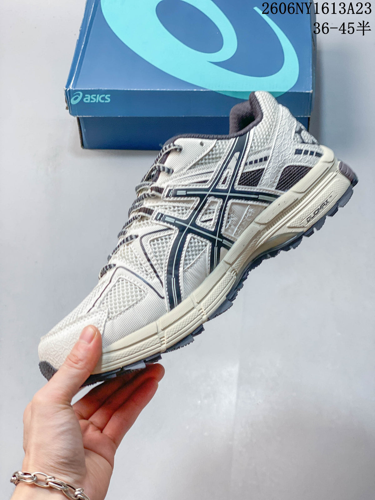 ASICS Gel-Kahana 8 Trail Running Shoes – Cream and Navy