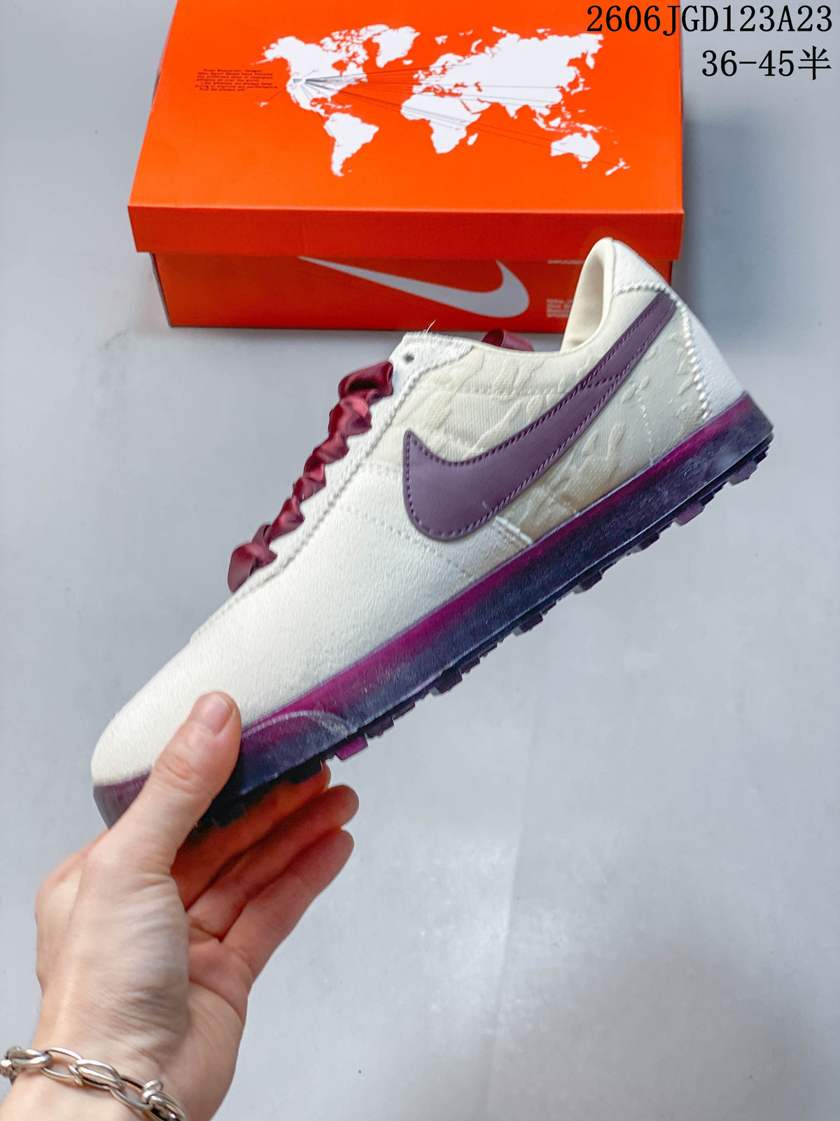 Nike Astro Grabber Low-Top Sneakers IQ3367-299