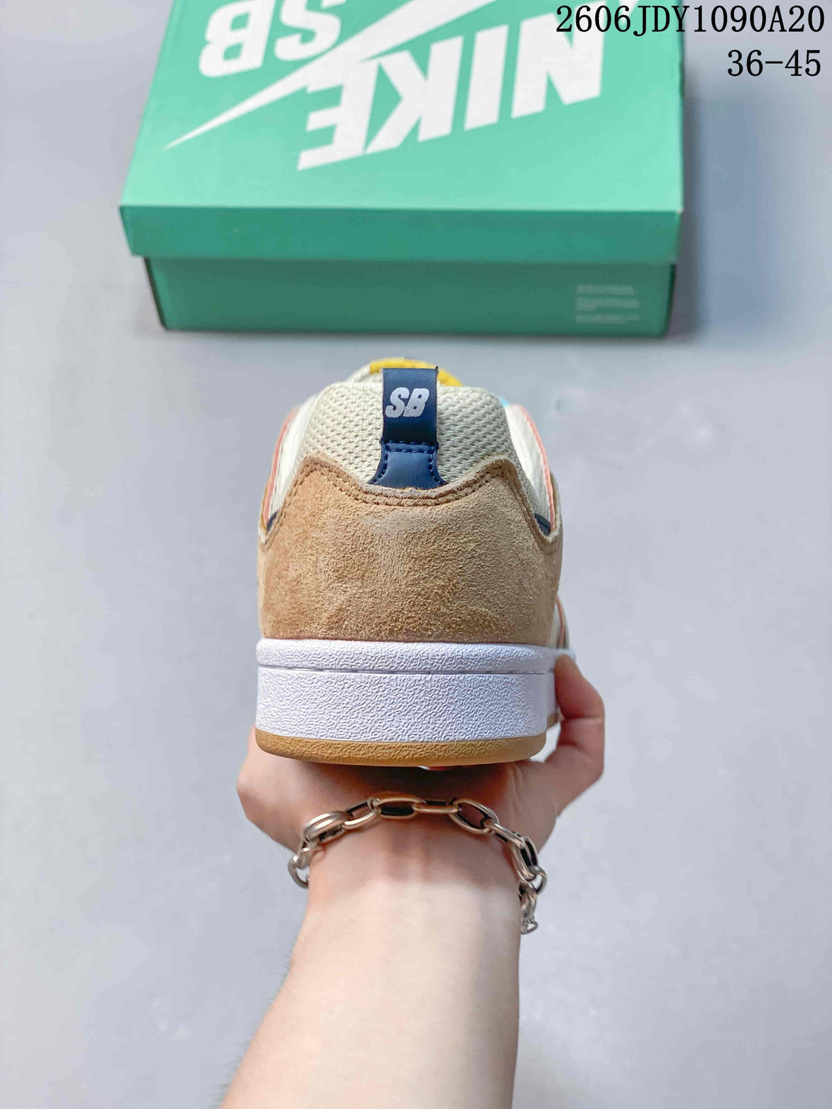 Nike SB Alleyoop Low-Top Skate Shoes, Tan and Navy