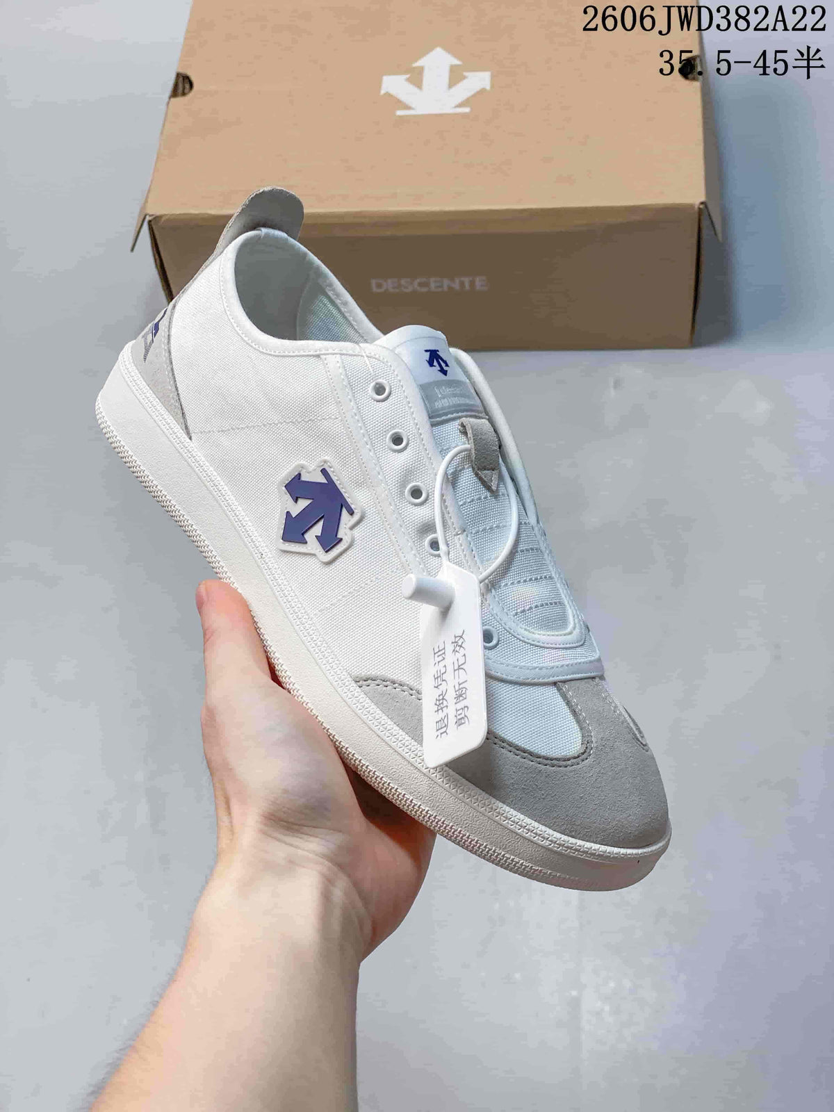 DESCENTE Chron Pacer CVS Retro T-Toe Sneakers, White/Grey