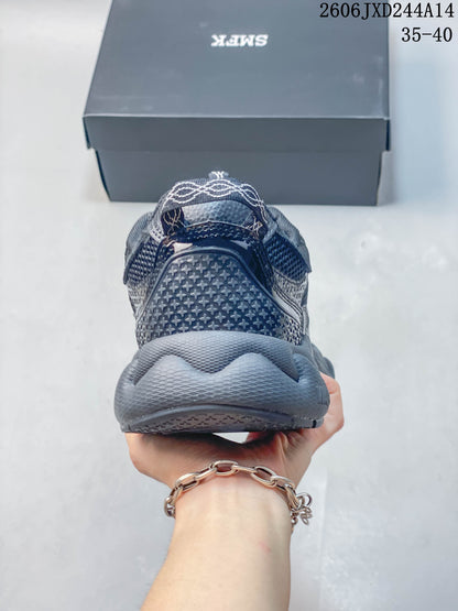 SMFK Future Ripple Low-Top Sneakers in Black and Gray