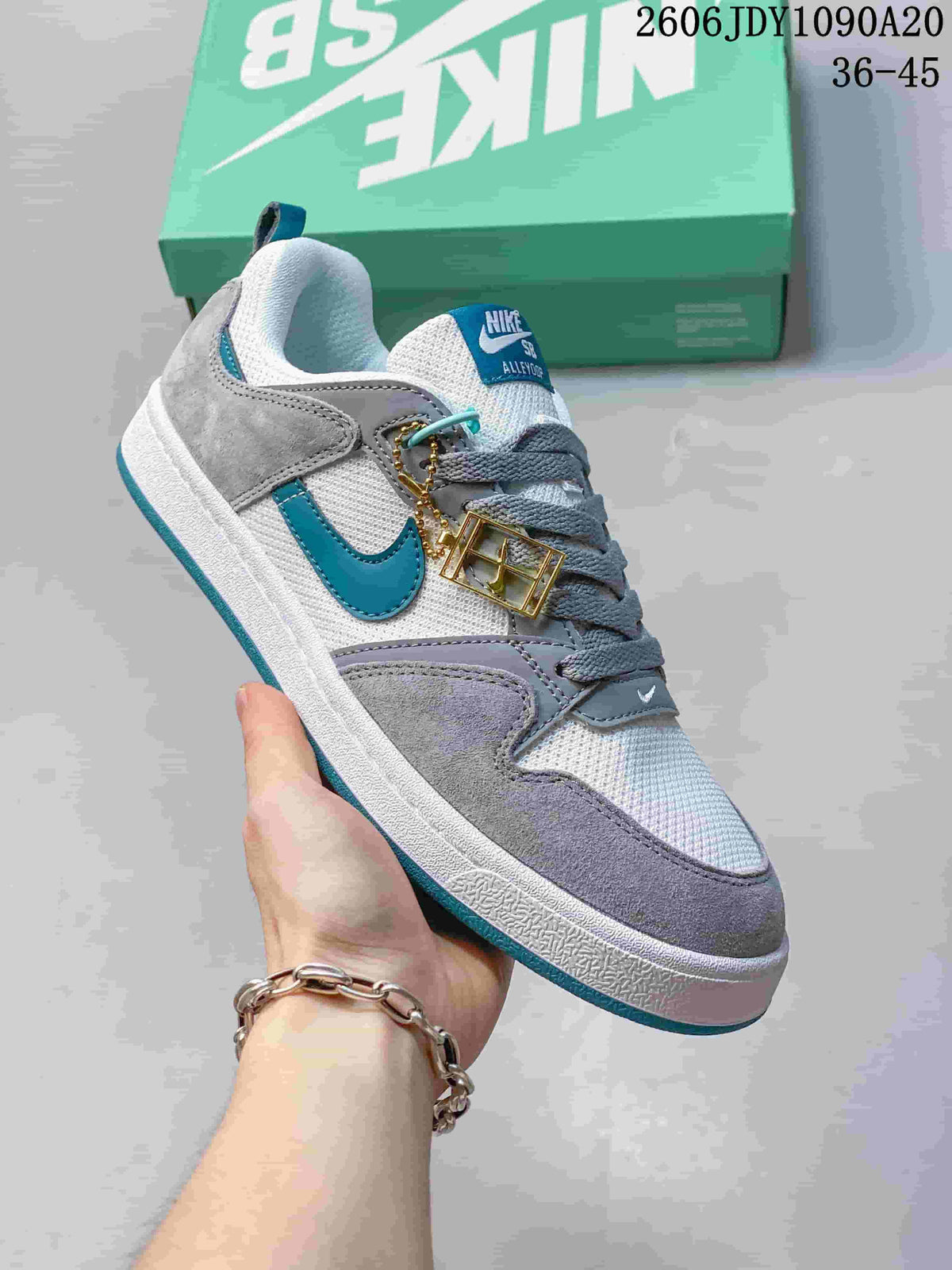Nike SB Alleyoop Low-Top Skate Shoes, Multicolor