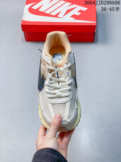 Nike Zoom Vomero 5 Sneakers FJ4151-004