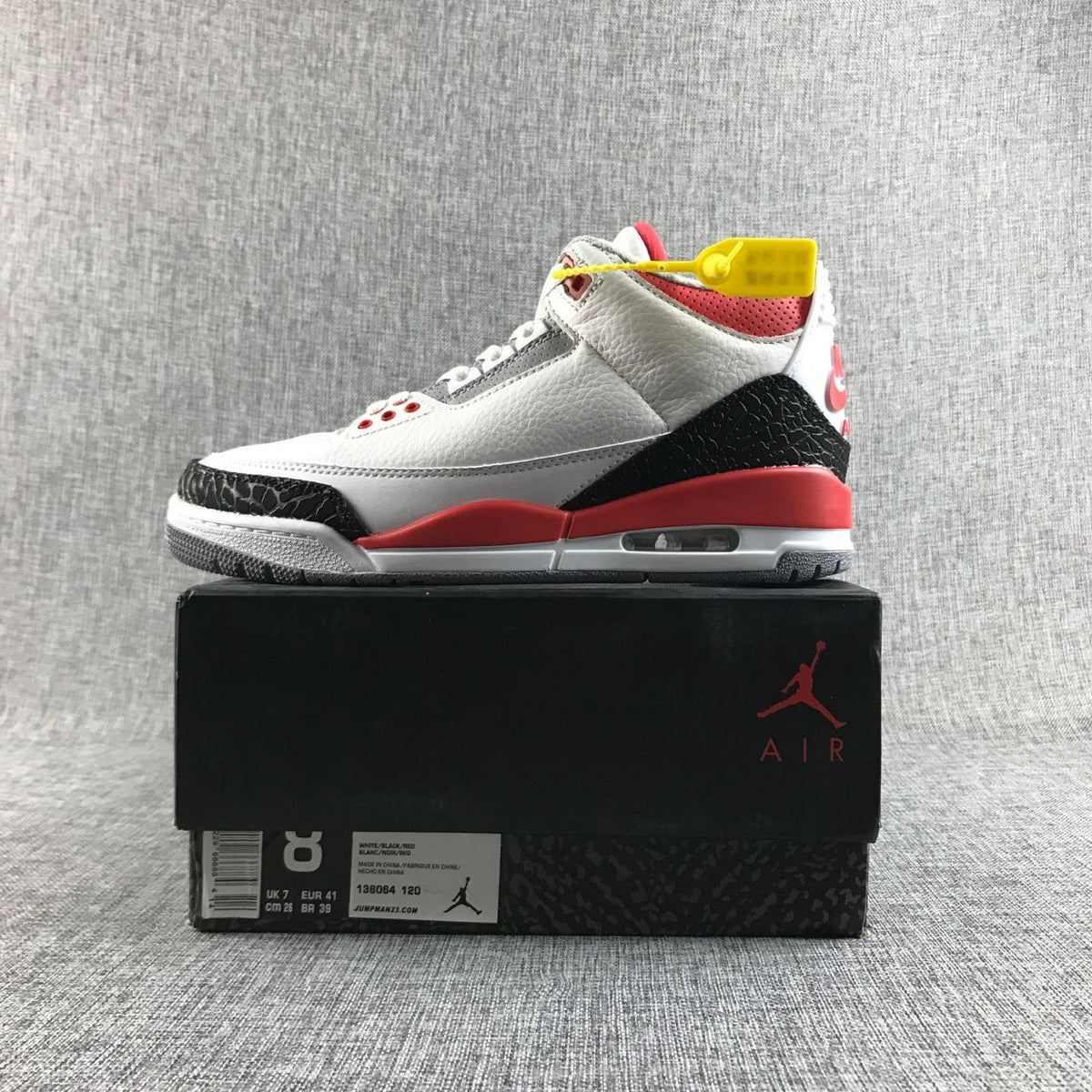 Side profile of the sneaker displayed on its box; the visible label shows EU 41, UK 7, and 26 cm.