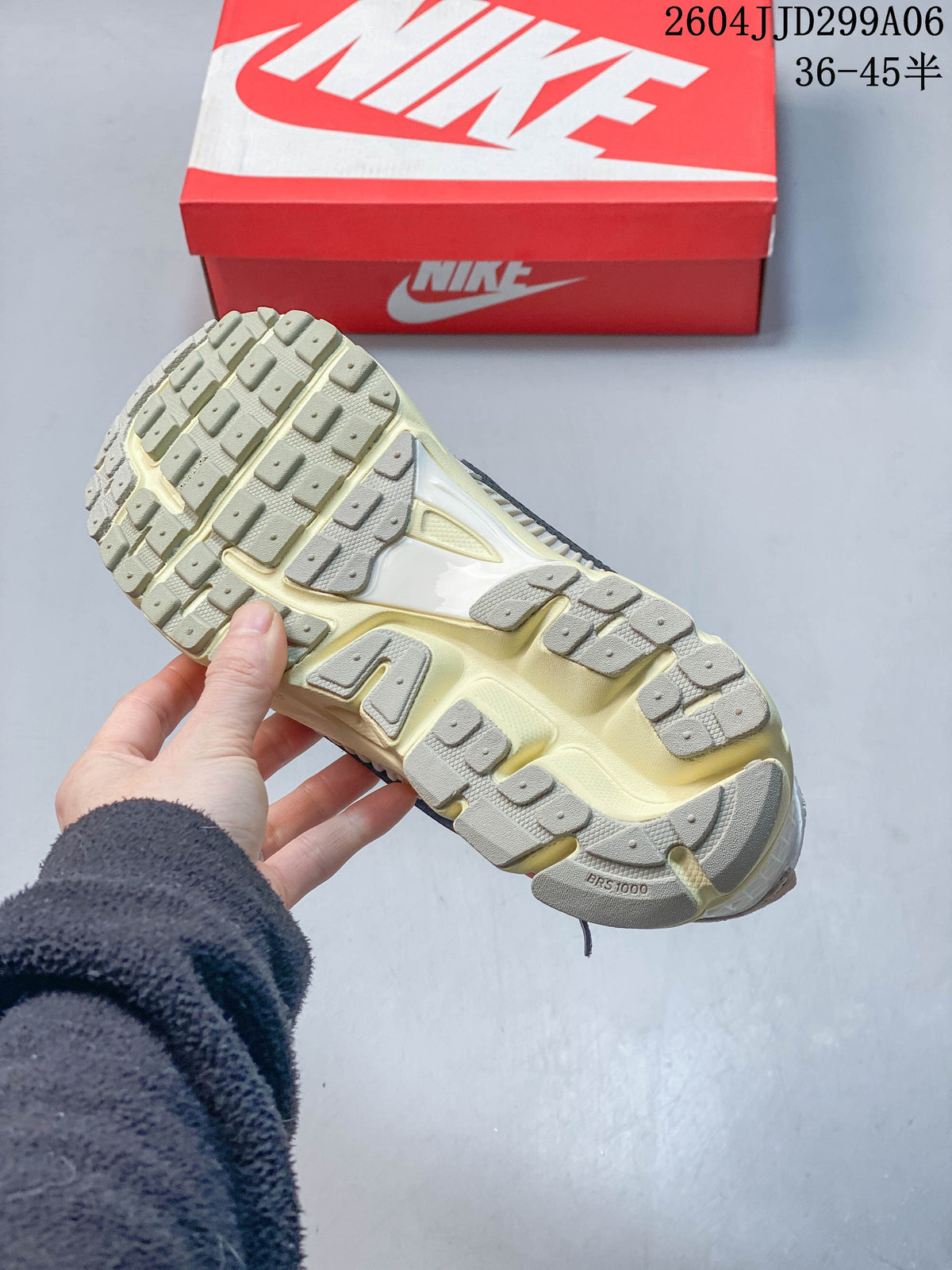 Nike Zoom Vomero 5 Sneakers FJ4151-004
