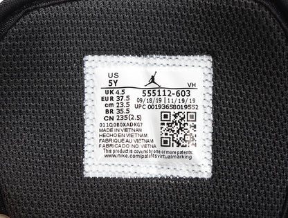 Interior size label showing US 5Y, UK 4.5, EUR 37.5, CM 23.5, and style code 555112-603.
