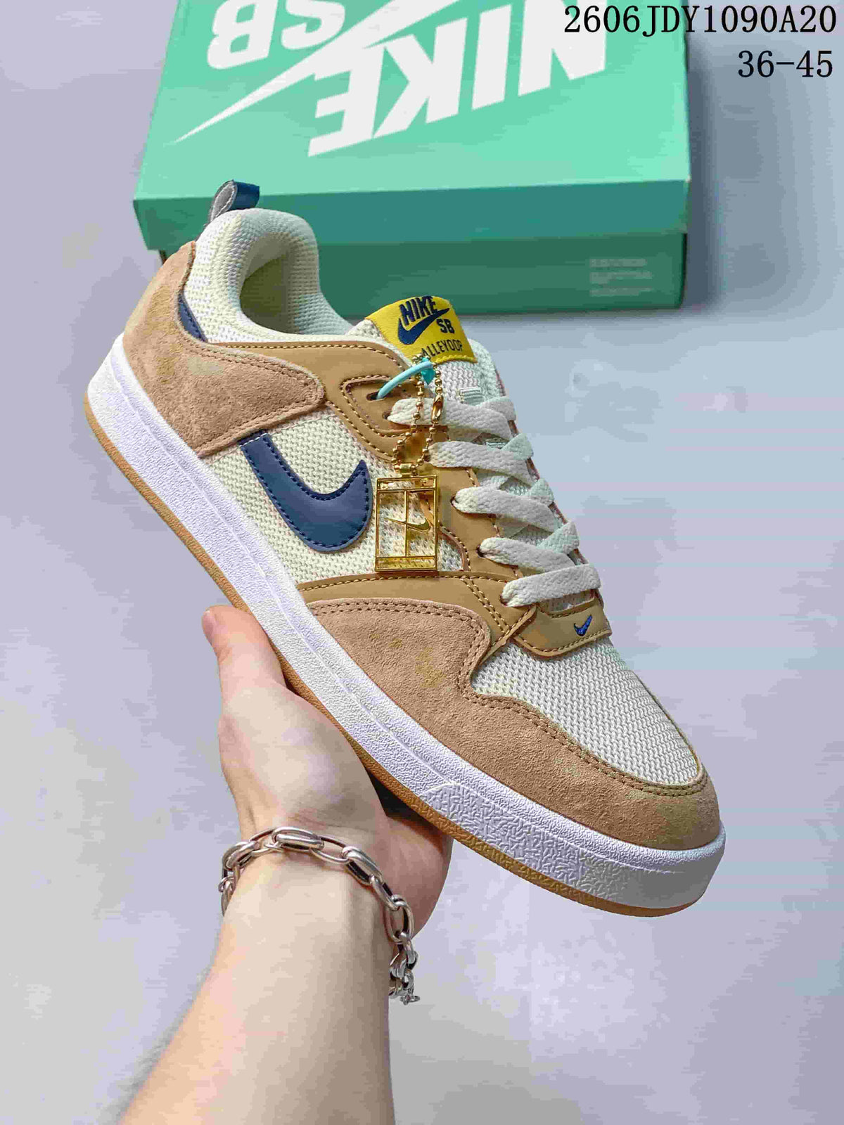 Nike SB Alleyoop Low-Top Skate Shoes, Tan and Navy