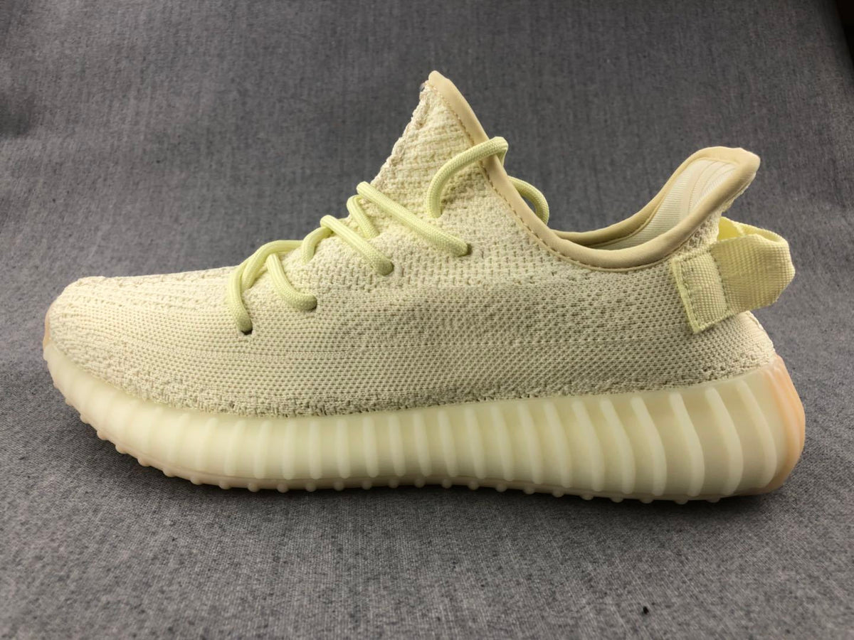 Side profile highlighting the textured upper, tonal laces and ribbed sole.